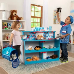 Kitchens & Play Centers>Melissa & Doug Animal Care Activity Center
